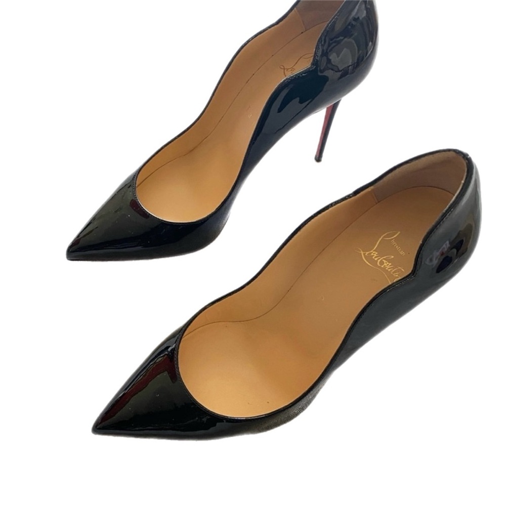 Christian Louboutin Black and Red Patent Leather Heels 100
Only wore 2 times - Picture 2 of 4